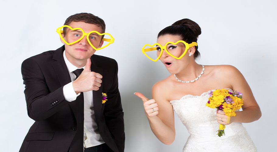 wedding couple with heart glasses, Oodo™